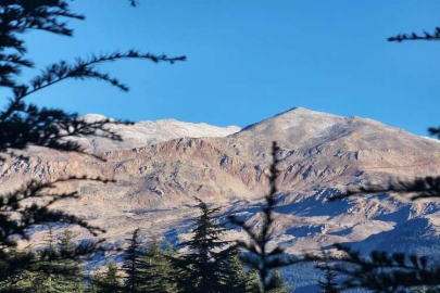 Antalya'nın Kaş ilçesinde yüksek kesimlere kar yağdı