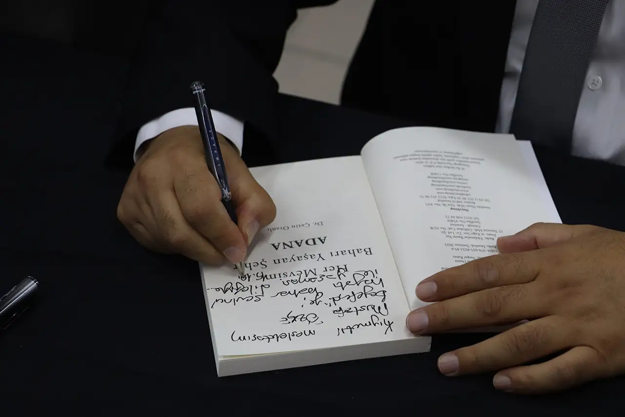 Dr. Çetin Oranlı'nın imza gününe yoğun ilgi 7