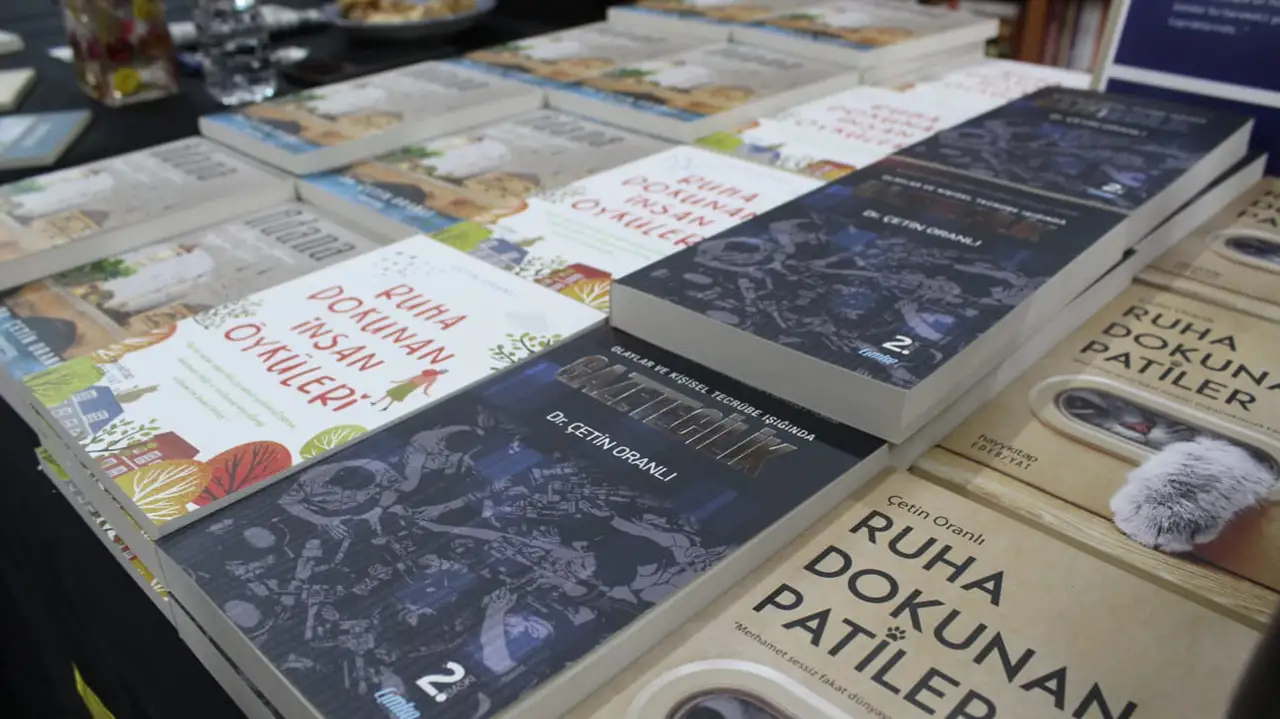 Adana'ya her mevsim baharı yaşatan yazar 5