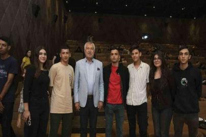 Gençler, Büyükşehir’in sponsorluğunda Atatürk filmini izledi