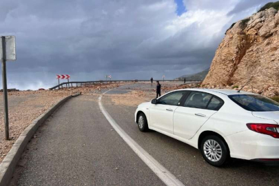 Antalya'da fırtına ve yağış hayatı olumsuz etkiledi