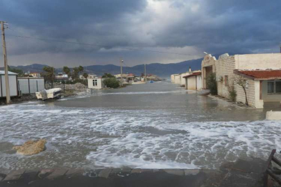 Hatay'da İskenderun'da sağanak ve kuvvetli rüzgar hayatı olumsuz etkiledi