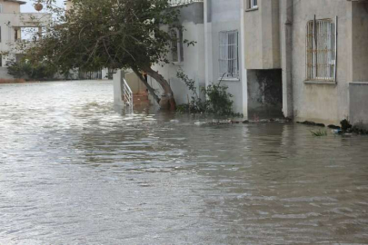 Hatay’da bazı evler su altında kaldı