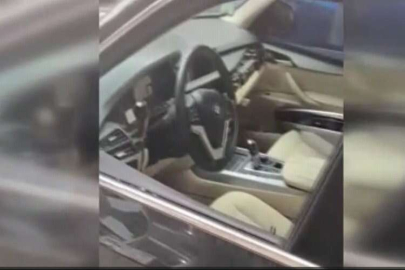 İzmir'de bir kadının, zorla otomobile bindirilerek kaçırıldığı anlar güvenlik kamerasında
