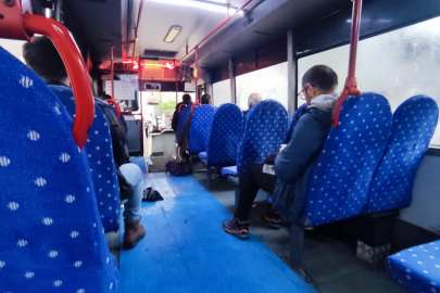 Adana’da kışla beraber otobüs çilesi de başladı.