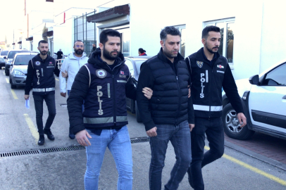 Adana Büyükşehir Belediyesindeki rüşvet iddialarına ilişkin yeniden gözaltına alınan 2 zanlı adli kontrolle serbest bırakıldı