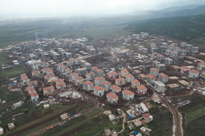 Hatay Hassa'da deprem konutlarının inşası sürüyor