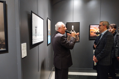 Şiir ve fotoğrafı buluşturan "Nurullah Genç Görünenin Şiiri" fotoğraf sergisi Üsküdar'da açıldı