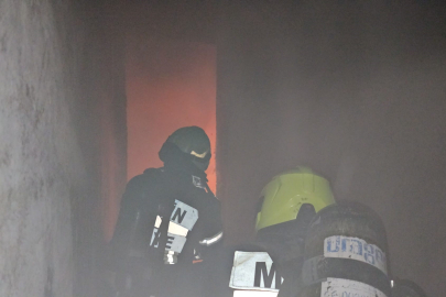 Mersin'de ev yangını ekiplerin müdahalesiyle söndürüldü