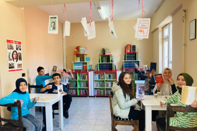 Kahve eşliğinde kitap okuma alışkanlığı kazanıyorlar