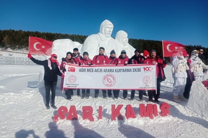 Ağrı MEB AKUB üyeleri Sarıkamış’ta şehitleri andı