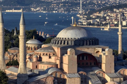 Ayasofya’da yabancı turistlere giriş ücreti başladı