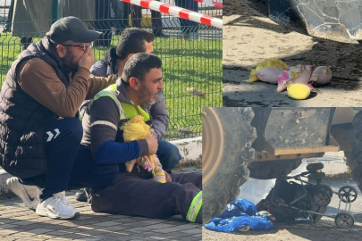 Anne ve bebekleri iş makinesinin altında kaldı: İş kıyafetiyle olay yerine gelen baba kızının oyuncağına sarılarak gözyaşı döktü