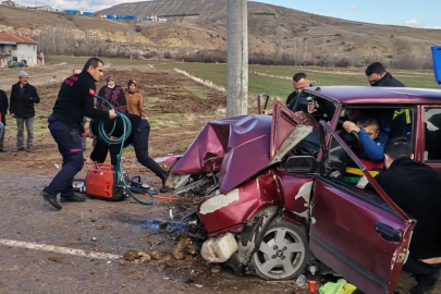 Çankırı'da 3 Kişi Elektrik Direğine Çarpmanın Ardından Yaralandı