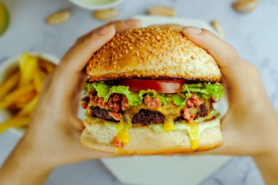 Gelinim Mutfakta'da 25 Ocak'ta yapılan "Çıtır Çıtır Tavuk Burger Tarifi''