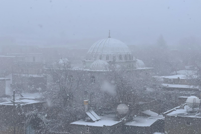 Mardin'de mevsimin ilk karı yağdı