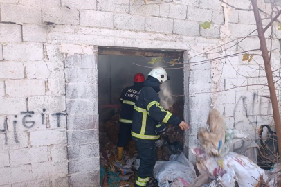 Hatay'ın Erzin ilçesinde samanlıkta çıkan yangın söndürüldü