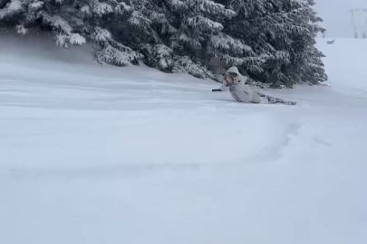 Uludağ'da telesiyejde dengesini kaybeden tatilci sürünerek çıktı