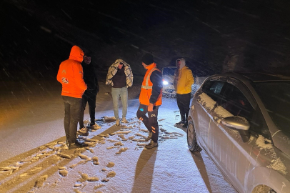 Mersin Büyükşehir ekiplerinin kar nöbeti sürüyor