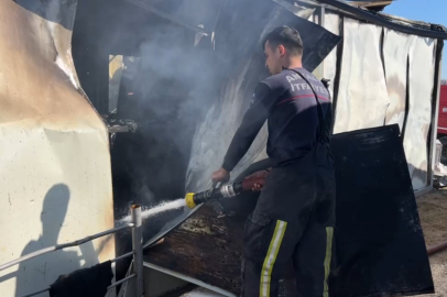 Serik'teki otel inşaatında konteyner yangını: işçiler yara almadan kurtuldu