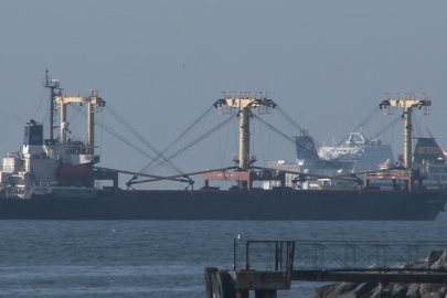 İstanbul Boğazı'nda çarpışma: Yolcu ve kargo gemisi çarpıştı