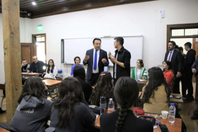 Liseliler Tarihi binada eğitim kampı