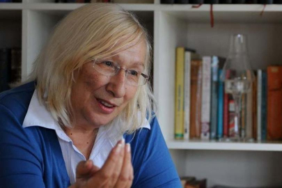 Türk Edebiyatının Önde Gelen İsimlerinden Alev Alatlı Kimdir?