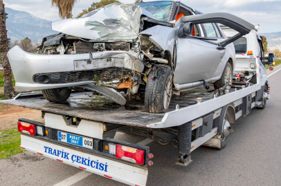 Antalya'da feci kaza: 1 ölü, 3 yaralı