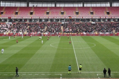 Eskişehirspor, Eskişehir Demirspor'u 6-0 mağlup ederek 3 puana ulaştı