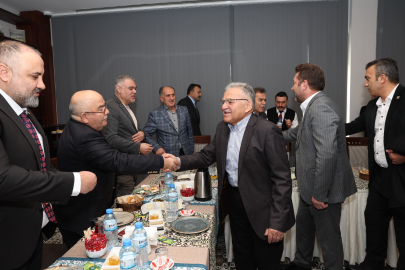Kayseri Büyükşehir Belediye Başkanı Dr. Memduh Büyükkılıç esnafla buluştu