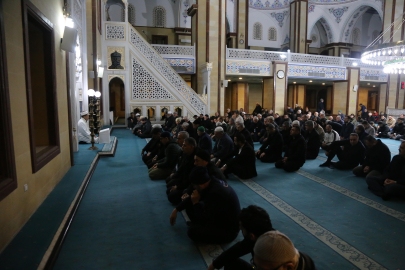 Adana'da camilerde Mevlid-i Şerif okundu