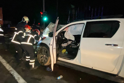 Kartepe'de trafik kazası: Pikap ile kamyon çarpışması 3 kişiyi yaraladı