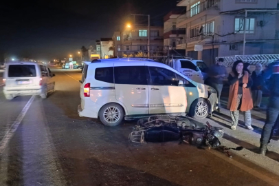 Adana’da motosiklet ile hafif ticari araç çarpıştı: 2 yaralı