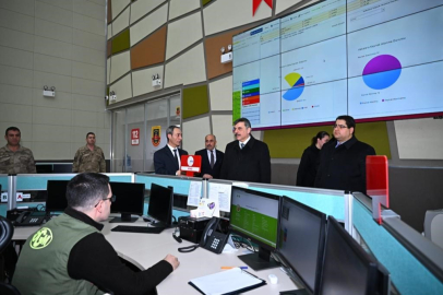 Erzurum Valisi Mustafa Çiftçi, 112 Acil Çağrı Merkezi'nde incelemelerde bulundu