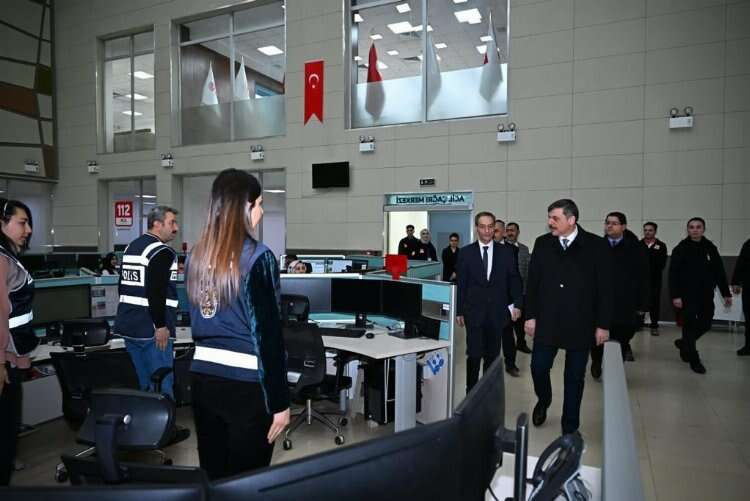 Erzurum Valisi Mustafa Çiftçi, 112 Acil Çağrı Merkezi'nde incelemelerde bulundu 2