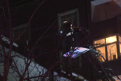 Fatih’te restoran bacası yangını bitişik binaya sıçradı