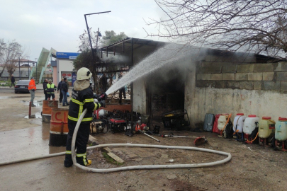 Yangın tehlikesi: Gaziantep'te sobaya yanlışlıkla dökülen benzin, tamirhanede alev toplarına neden oldu