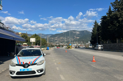 Alanya'da jandarma trafik uygulaması 14 araç trafikten men edildi