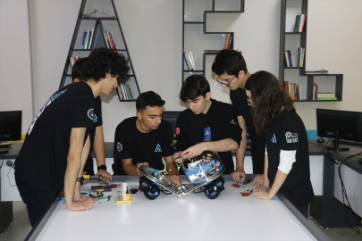 Adanalı öğrenciler otonom su altı aracı "ALESTA" ile Singapur'da yarışacak