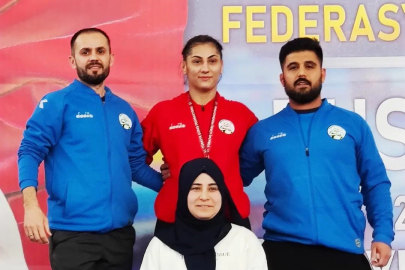 Kozanlı Kadın Güreşçi Hatice Nur Sarı, dünya ikincisini yenerek şampiyon oldu
