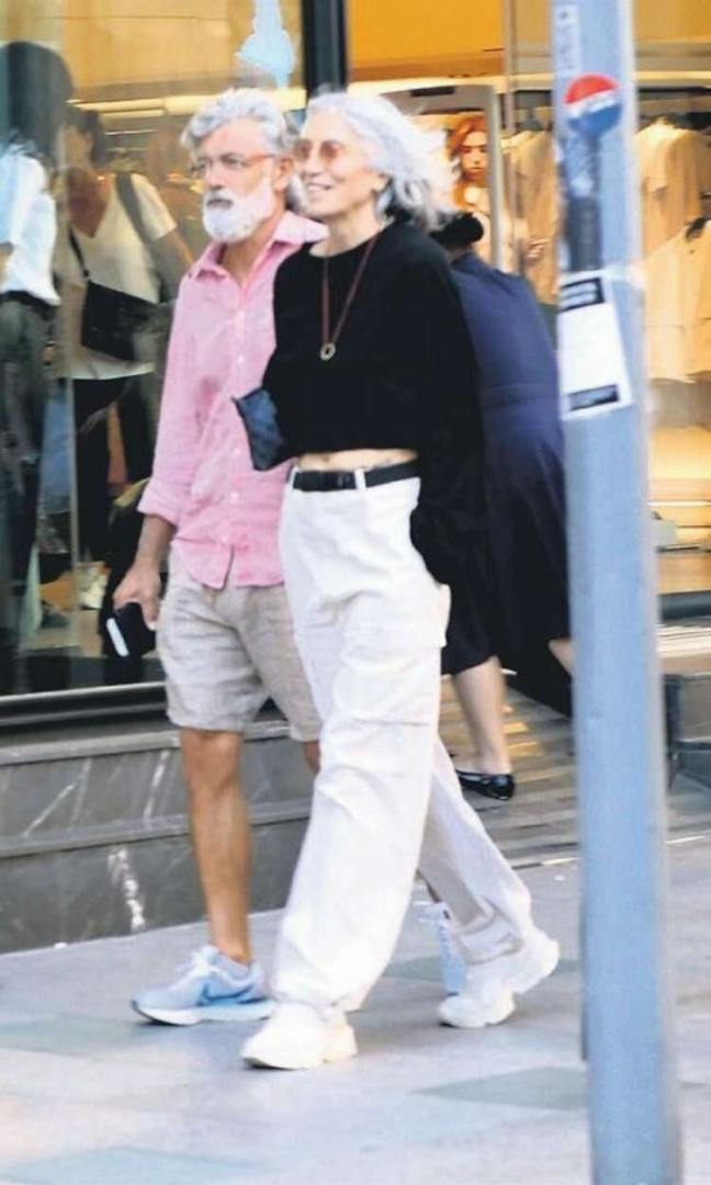 Serenay Sarıkaya’nın annesi Umran Seyhan sevgilisiyle el ele Umran Seyhan kimdir 2