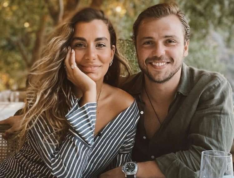 Tolga Sarıtaş ve Zeynep Mayruk nişanlandı Tolga Sarıtaş ve Zeynep Mayruk ne zaman evleniyor 3