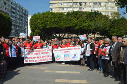 Adana’da emekliler bir araya gelerek haklarını aradı