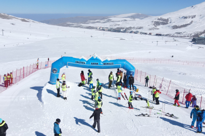 Erciyes'te 4. Diplomatik Kayak ve Snowboard Yarış heyecanı