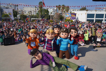 Mersin Erdemli şenliğinde Rafadan Tayfa Müzikali