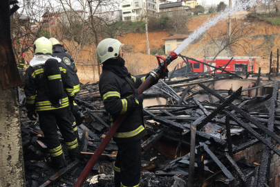 Ankara Kızılcahamam’da sabaha karşı çıkan yangında 5 ev küle döndü