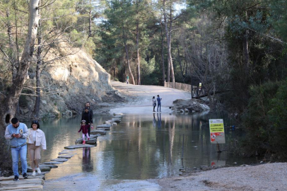 Adana’da Eğner Yedigöze Tabiat Parkı ziyaretçilerle doluyor