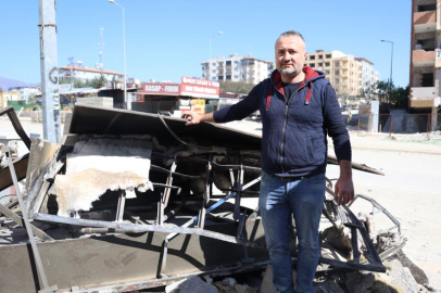 Antakya'da fırıncının vinçle taşımaya çalıştığı fırın kullanılamaz hale geldi