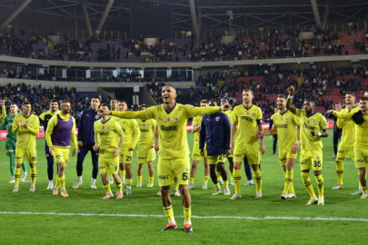 Fenerbahçe, Hatayspor'u 2-0'lık skorla geçerek Mersin'den galibiyetle ayrıldı