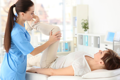 Hatay'da depremlerde yaralananlar fizik tedaviyle ayağa kalkmaya çalışıyor